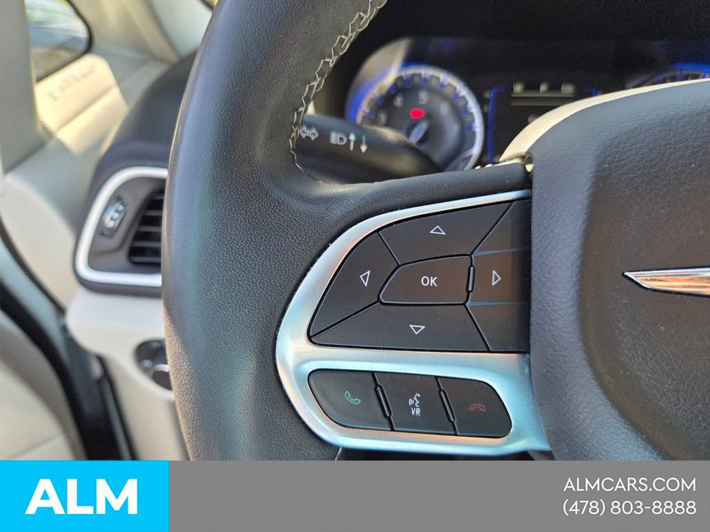 Used 2022 Chrysler Voyager LX image 25