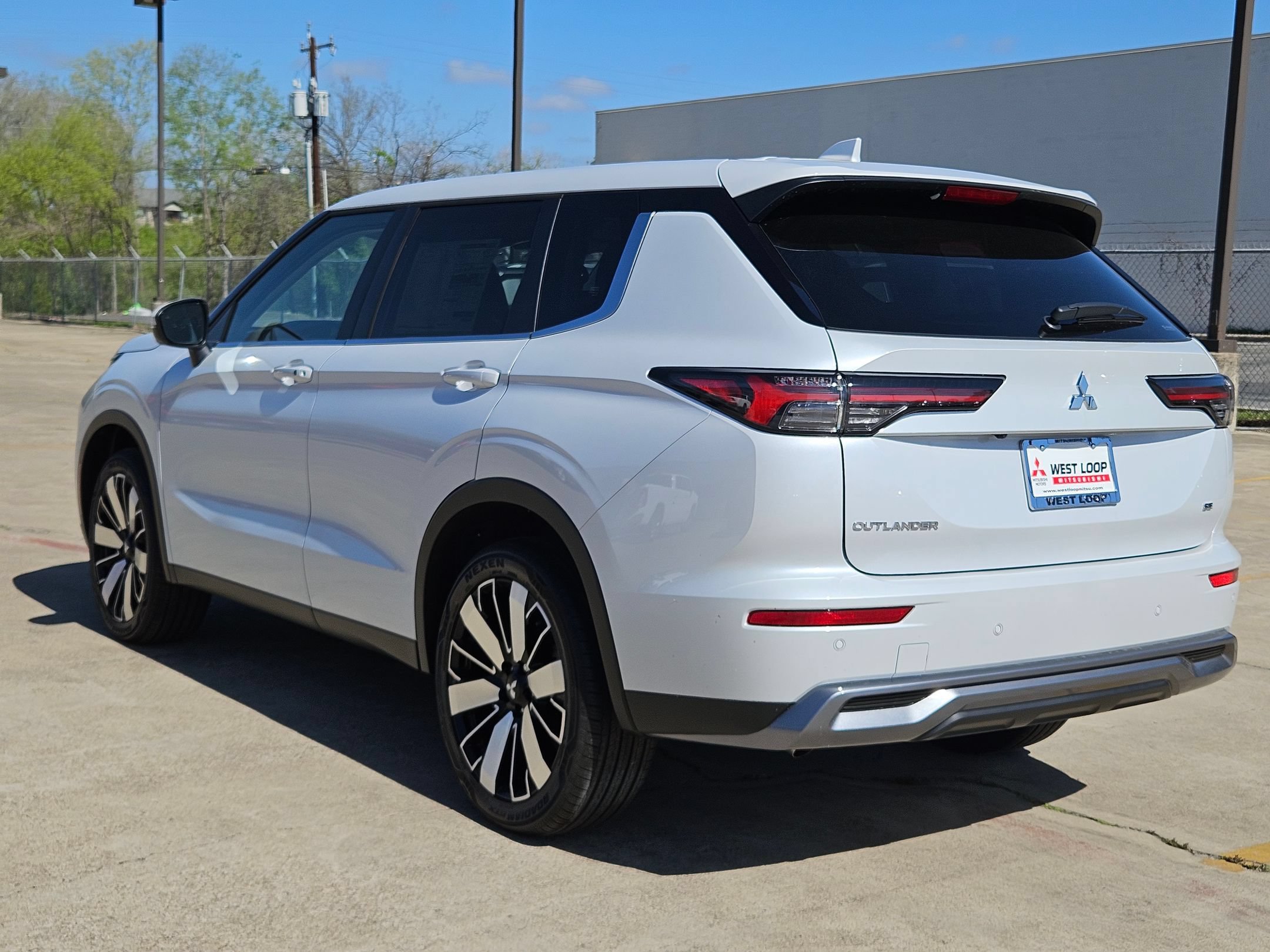 New 2026 Mitsubishi Outlander SE AWD/4WD image 3