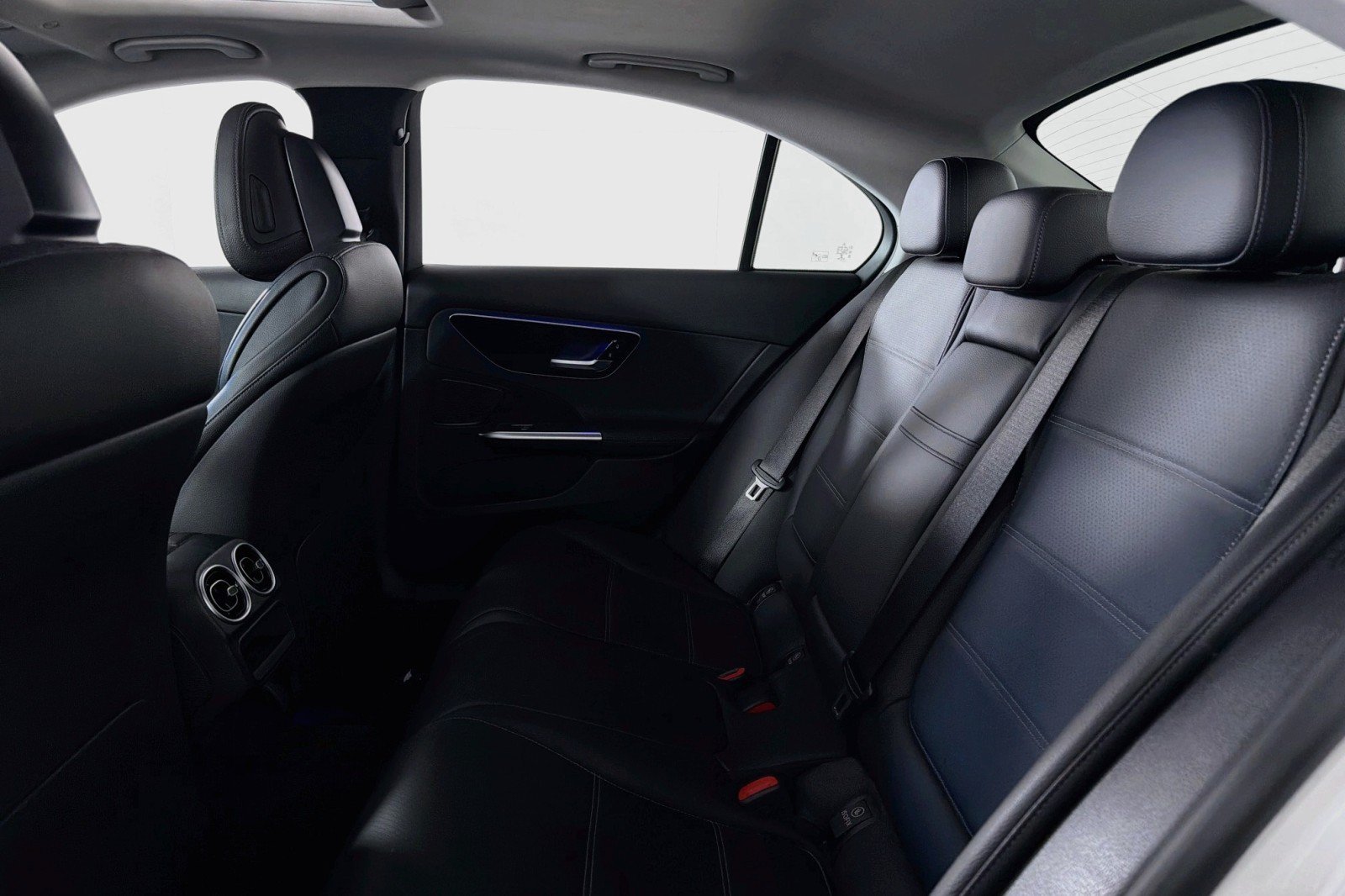 Used 2022 Mercedes-Benz C 300 Sedan image 8
