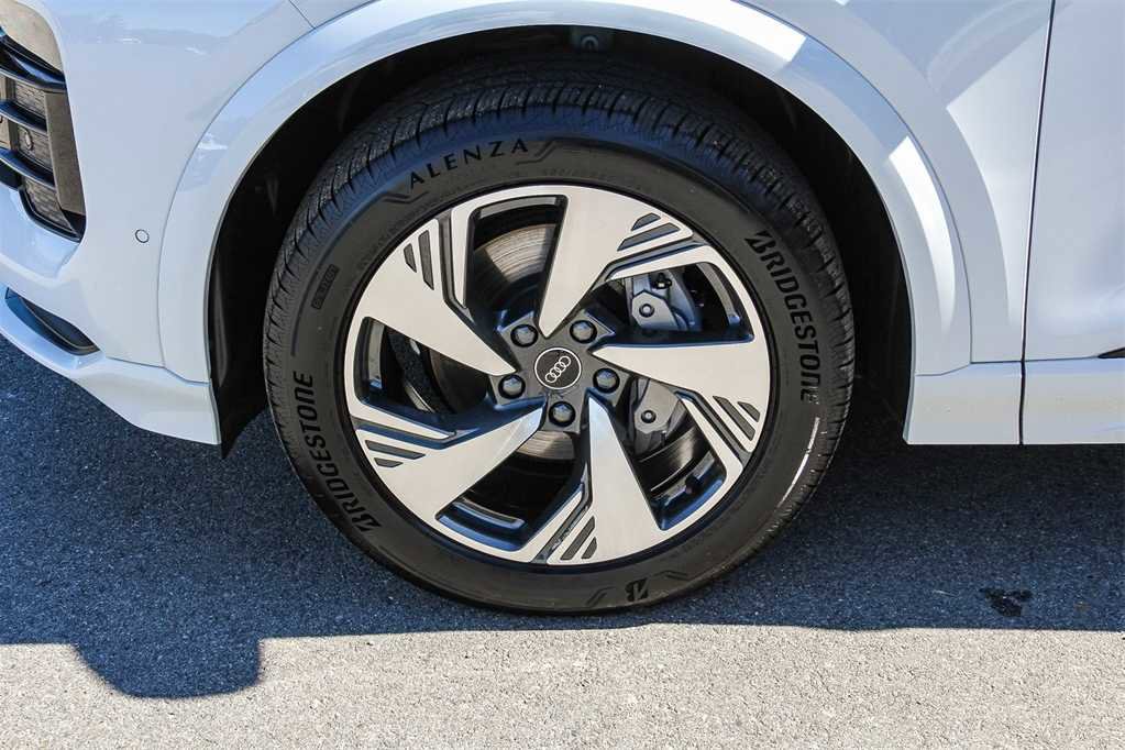 Used 2025 Audi Q6 e-tron Premium Plus image 9