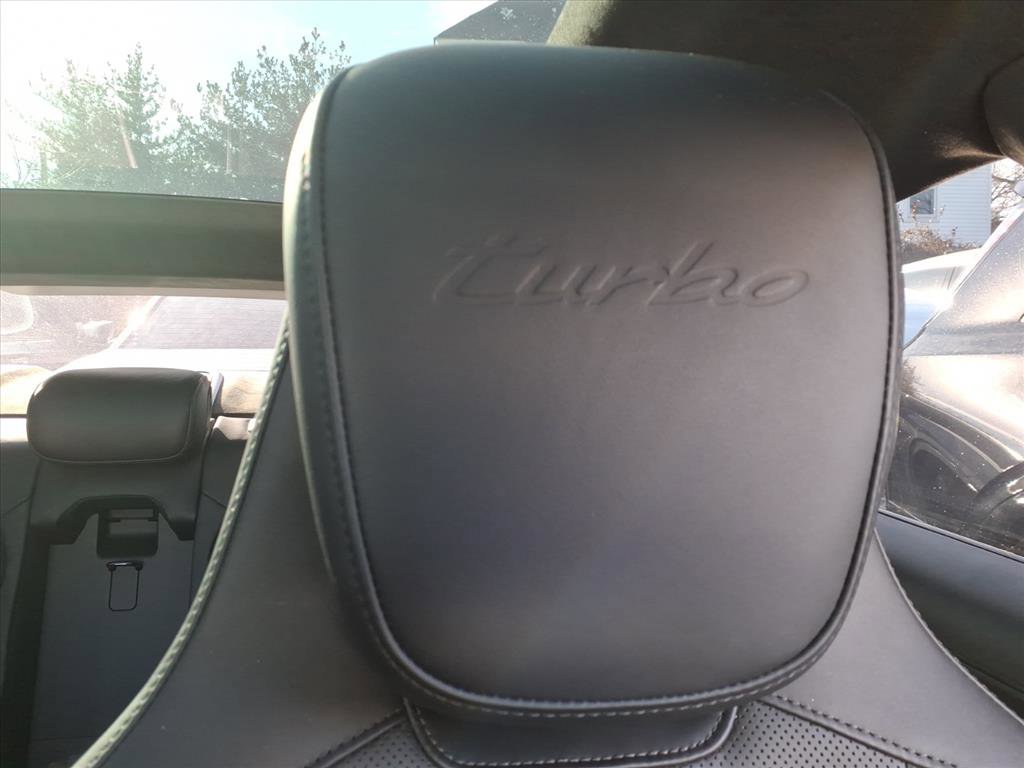 Used 2020 Porsche Taycan image 30