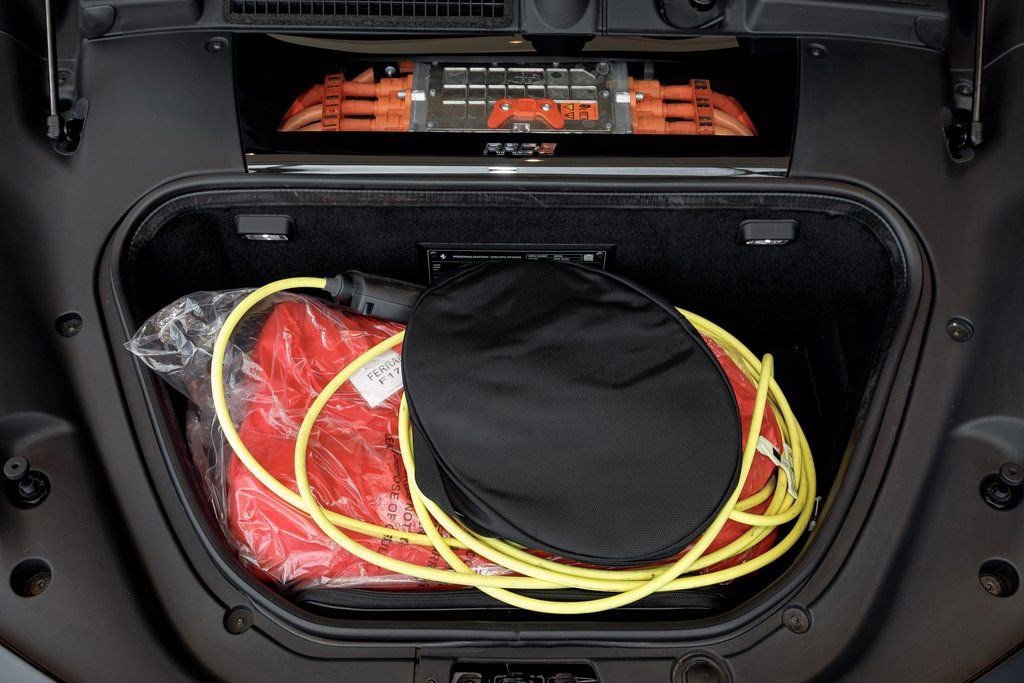 Used 2022 Ferrari SF90 Spider image 31