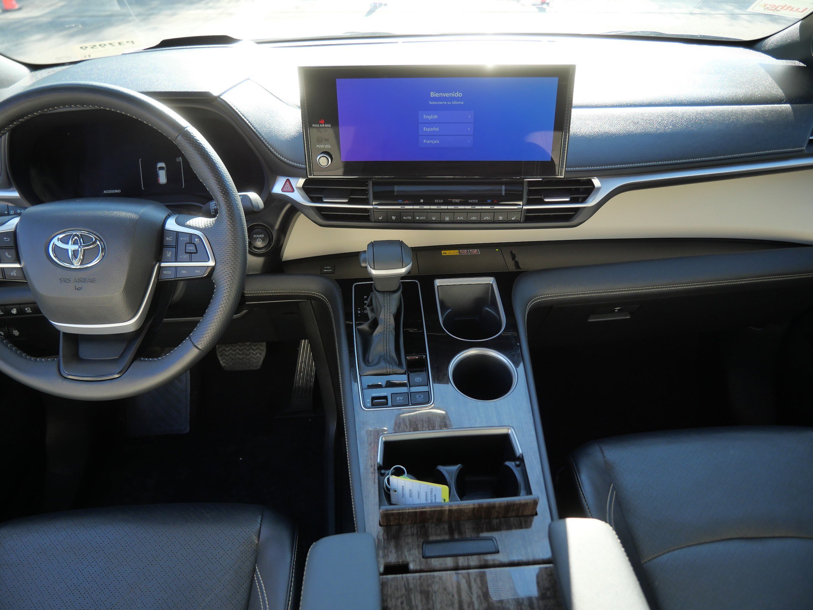 Certified 2025 Toyota Sienna Platinum FWD image 11