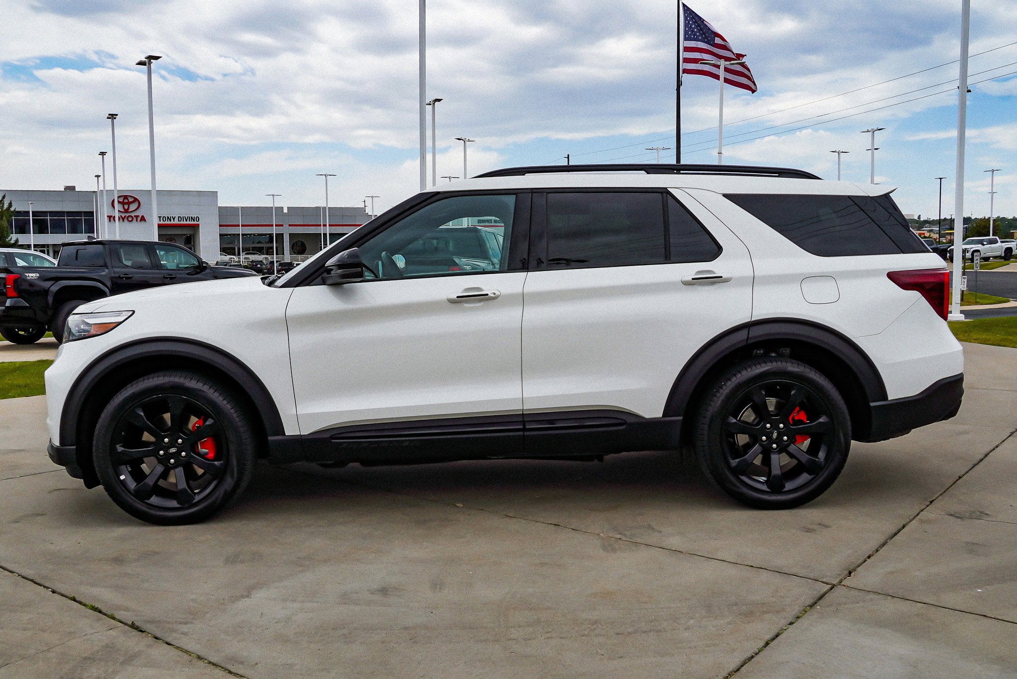 Used 2024 Ford Explorer ST w/ Equipment Group 401A AWD/4WD image 5