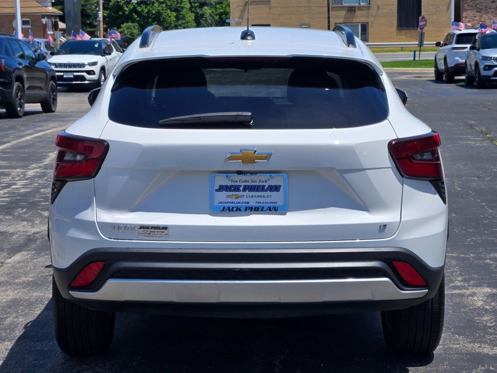 Certified 2025 Chevrolet Trax LT w/ LT Convenience Package FWD image 12
