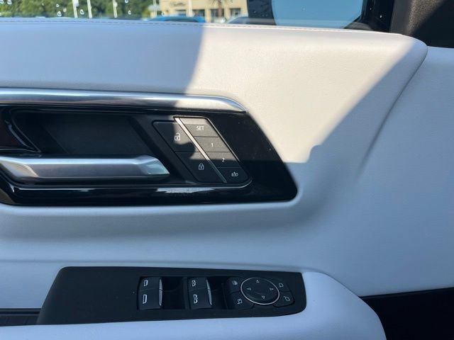 Used 2025 Chevrolet Suburban Premier RWD image 13