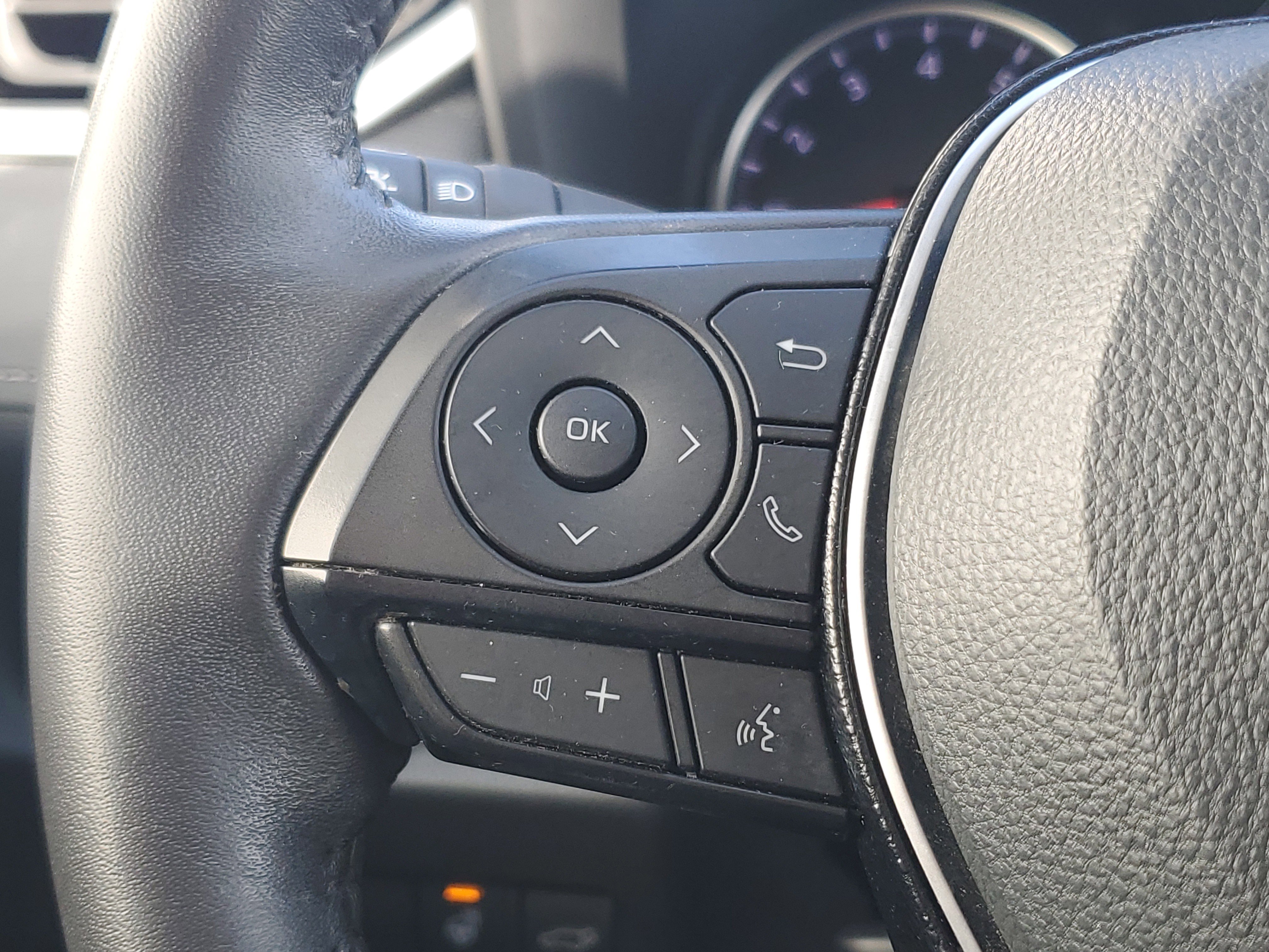 Used 2021 Toyota RAV4 XLE Premium image 24