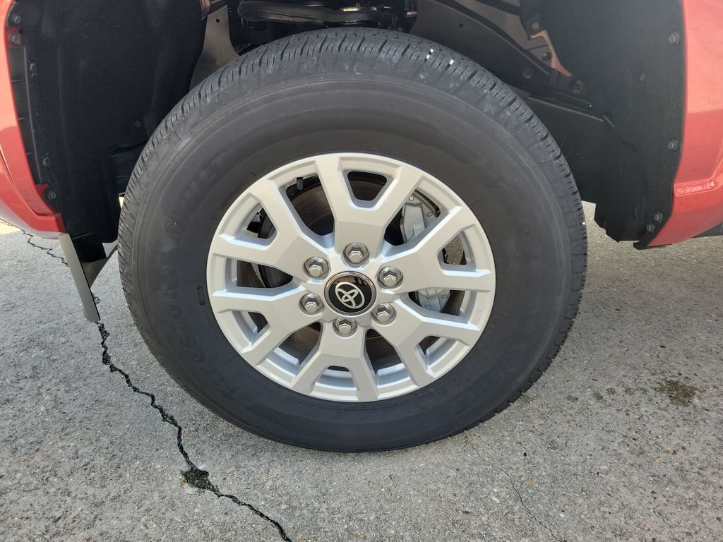 Certified 2026 Toyota Tacoma SR5 AWD/4WD image 33