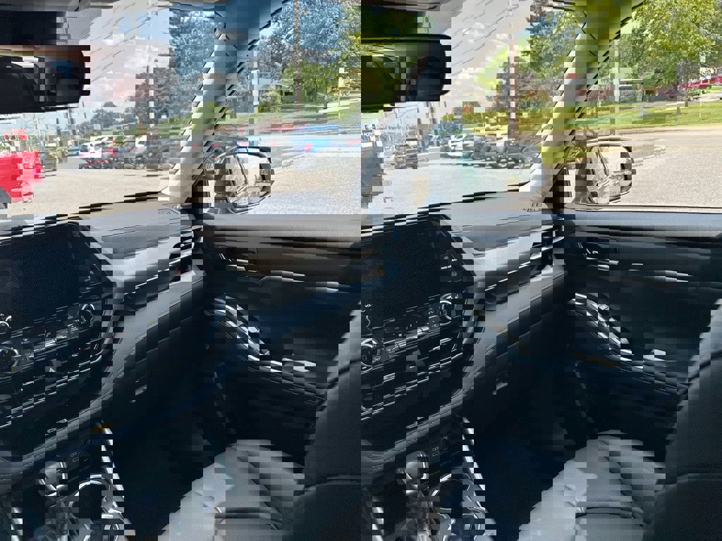 Used 2024 Toyota Highlander XLE image 16