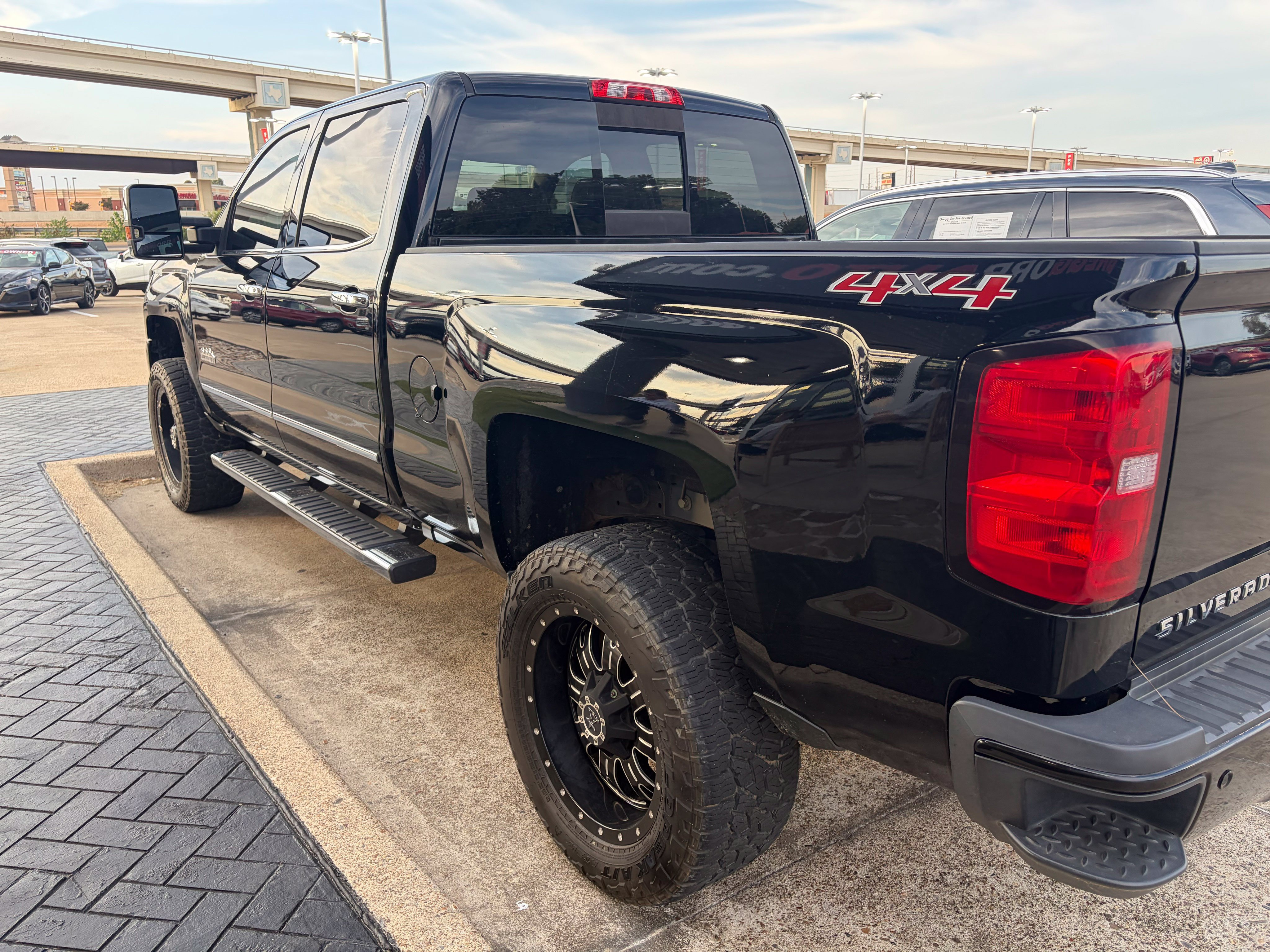 Used 2016 Chevrolet Silverado 2500 High Country w/ Duramax Plus Package AWD/4WD image 2