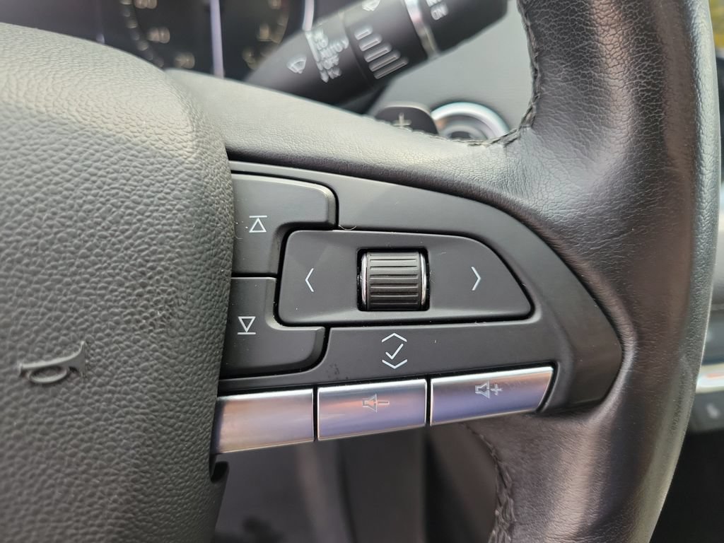 Used 2020 Cadillac XT4 Premium Luxury w/ Cold Weather Package AWD/4WD image 25
