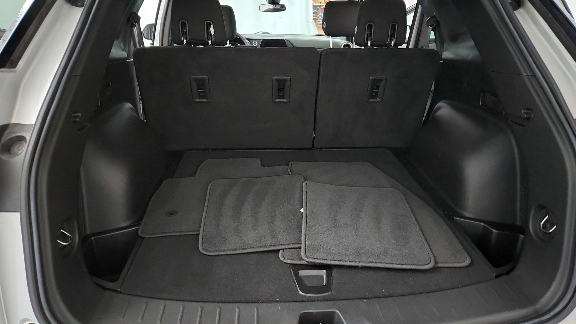 Used 2021 Chevrolet Blazer LT FWD image 23