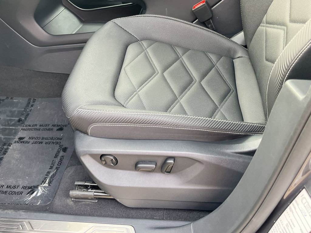 Used 2025 Volkswagen Atlas Cross Sport SE FWD image 14