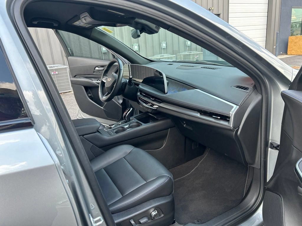 Used 2024 Cadillac XT4 Sport FWD image 29