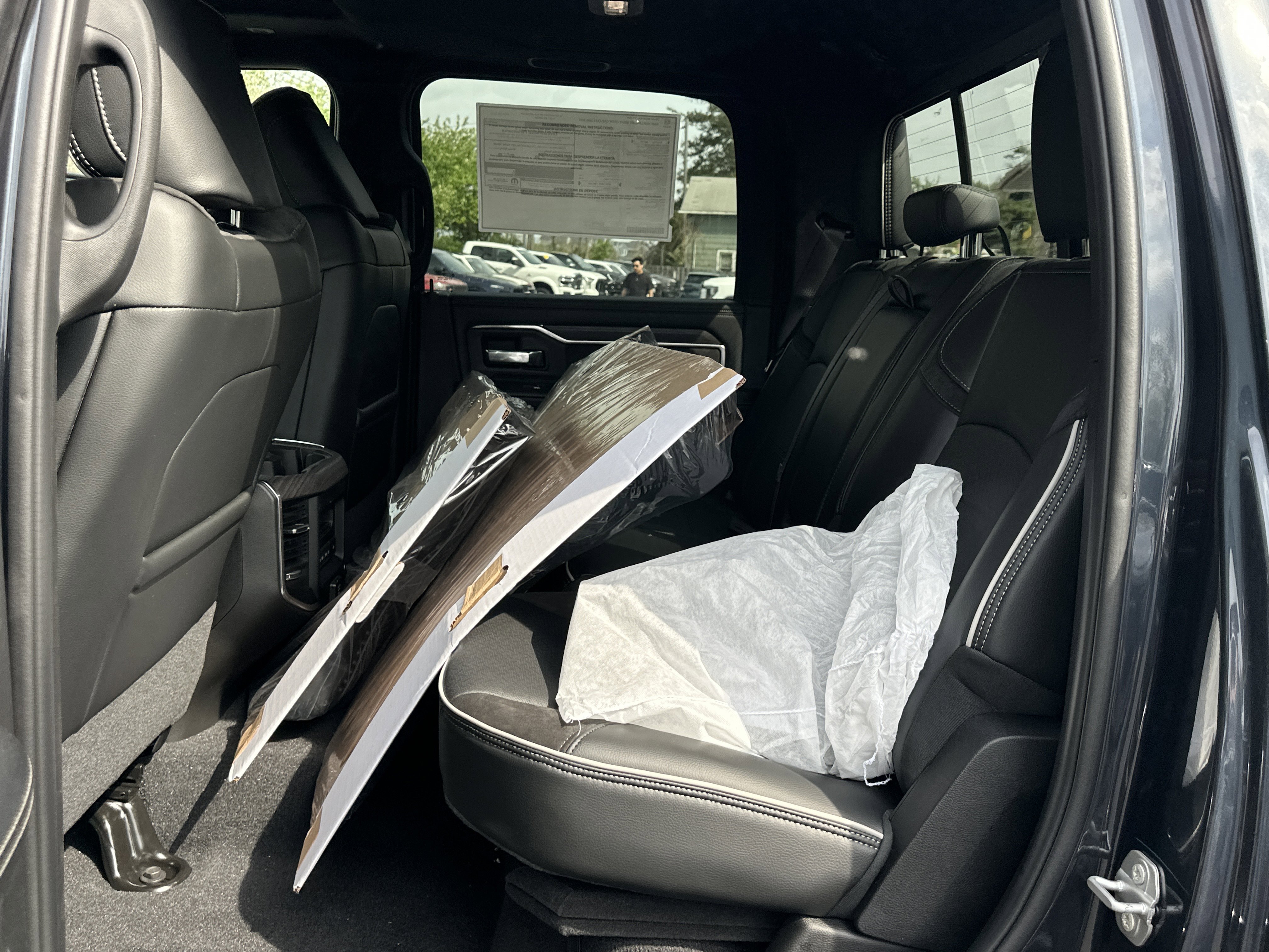 New 2026 RAM 3500 Laramie AWD/4WD image 32