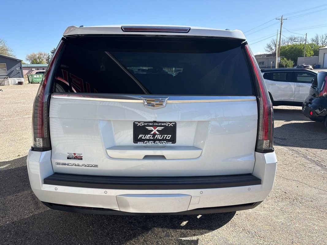 Used 2016 Cadillac Escalade Luxury AWD/4WD image 4
