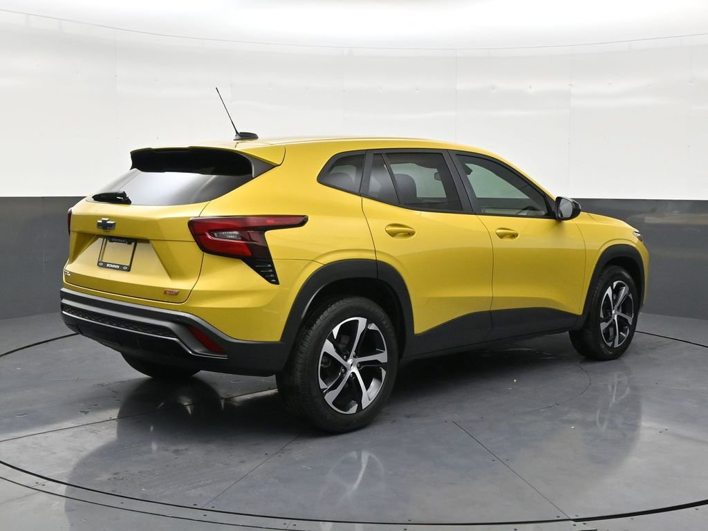 Used 2024 Chevrolet Trax RS w/ Sunroof Package image 5