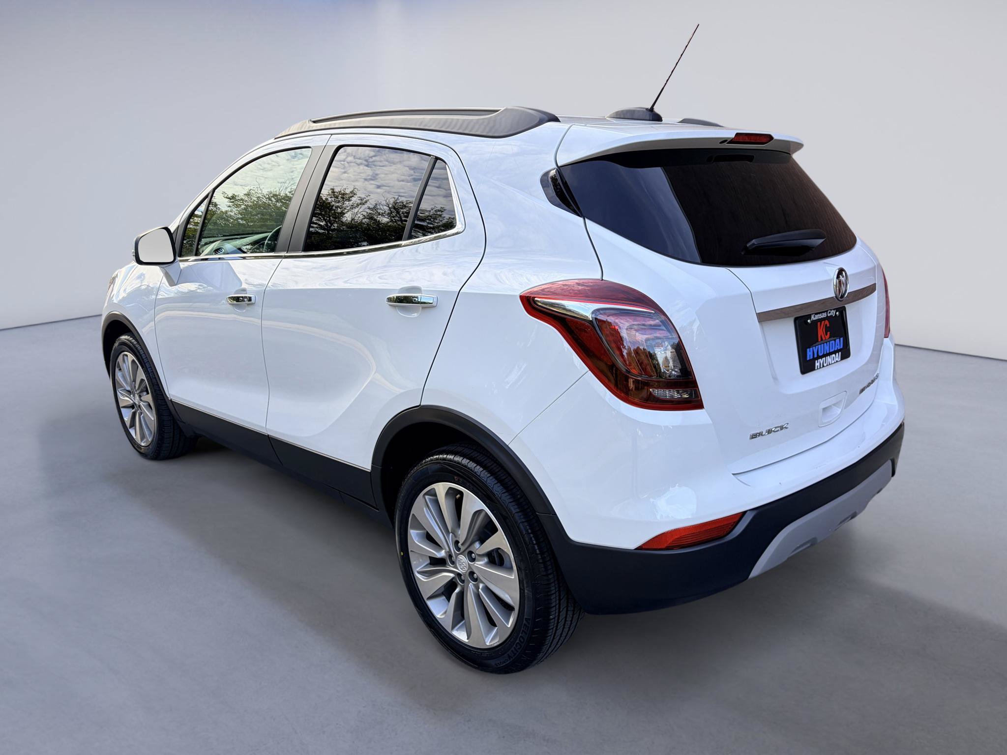 Used 2018 Buick Encore Preferred FWD image 3
