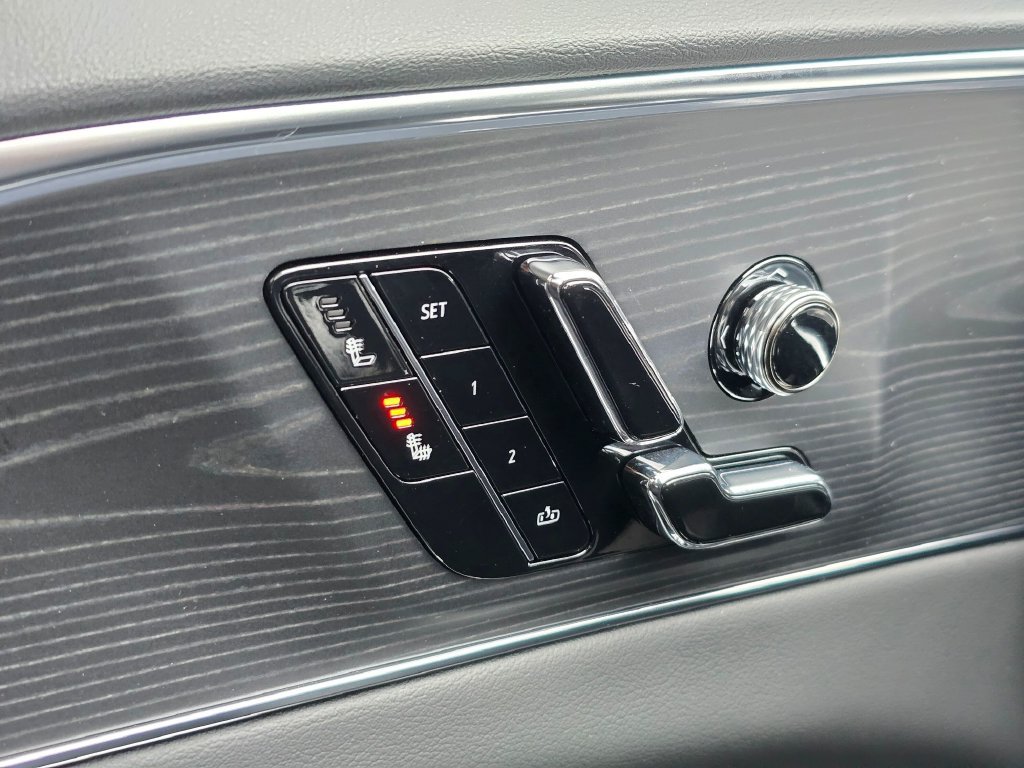Certified 2025 Cadillac Lyriq Luxury AWD/4WD image 32