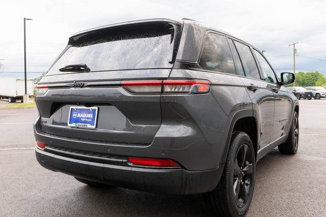 Used 2024 Jeep Grand Cherokee Altitude AWD/4WD image 6