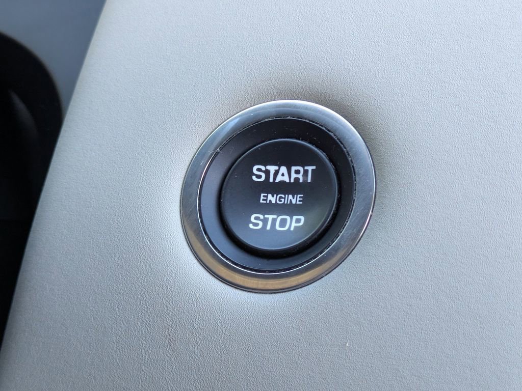 Used 2023 Land Rover Discovery Sport S image 33