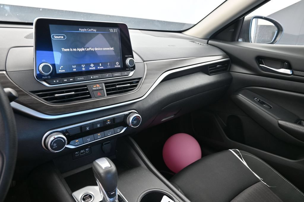 Used 2025 Nissan Altima 2.5 SV FWD image 19