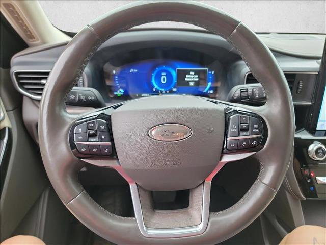 Used 2022 Ford Explorer Platinum w/ Equipment Group 601A AWD/4WD image 18