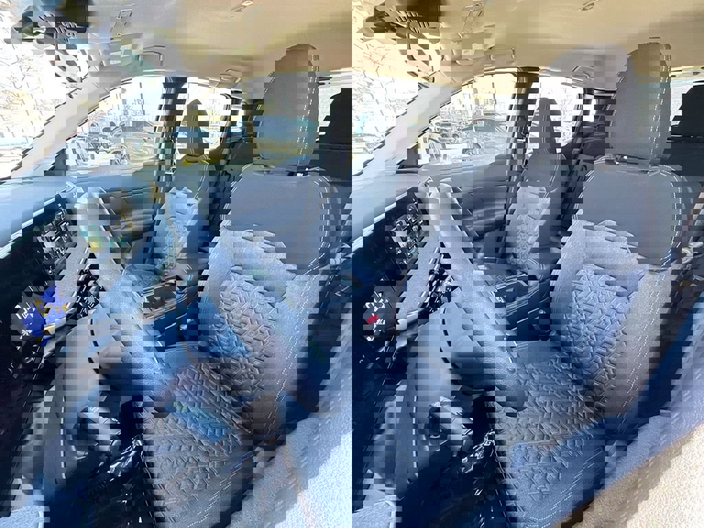 Used 2025 Nissan Kicks SV image 10