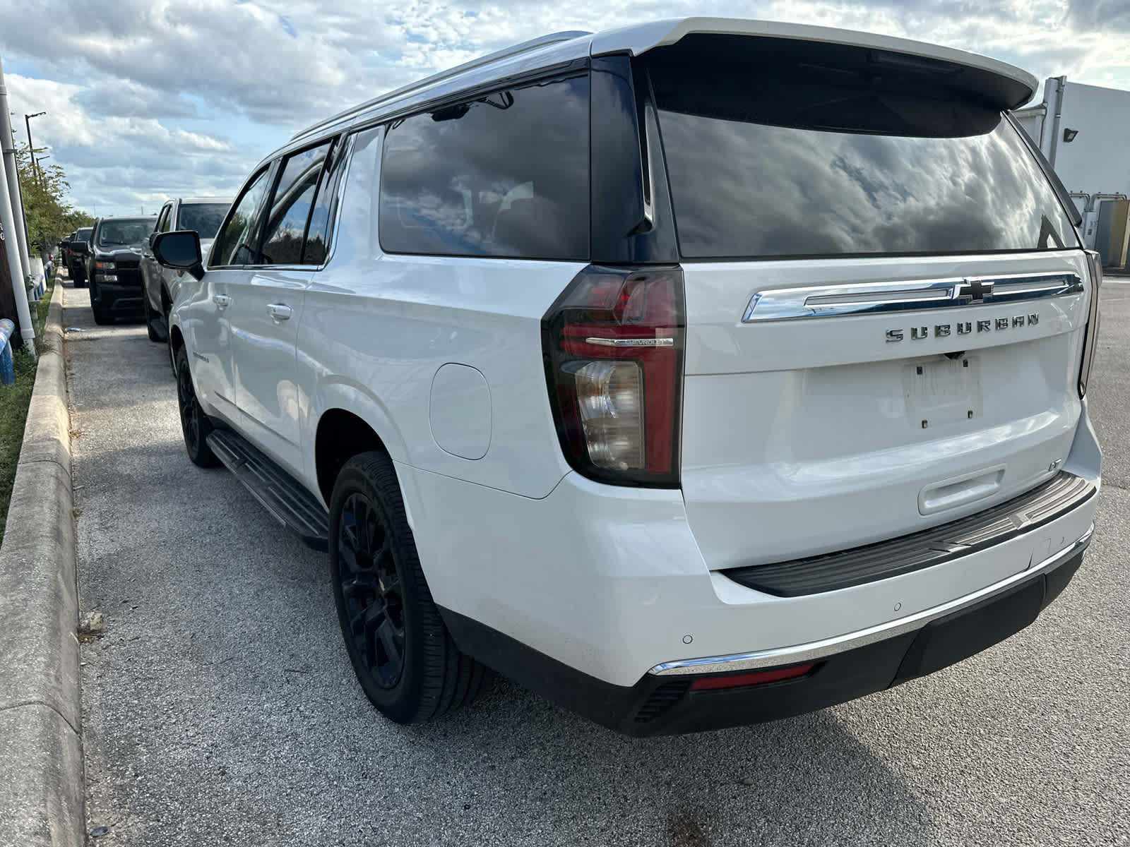 Used 2022 Chevrolet Suburban LT AWD/4WD image 7