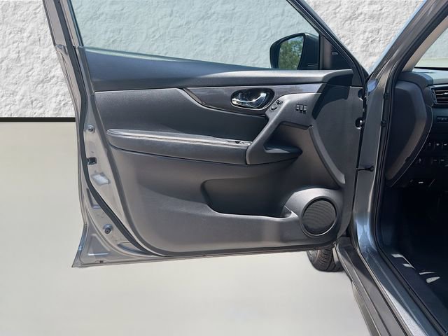 Used 2019 Nissan Rogue SV w/ Premium Package FWD image 21