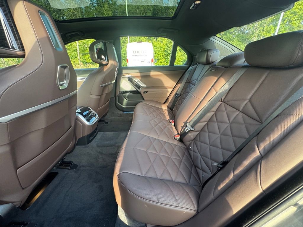 Used 2026 BMW 740i xDrive w/ Premium Package image 19
