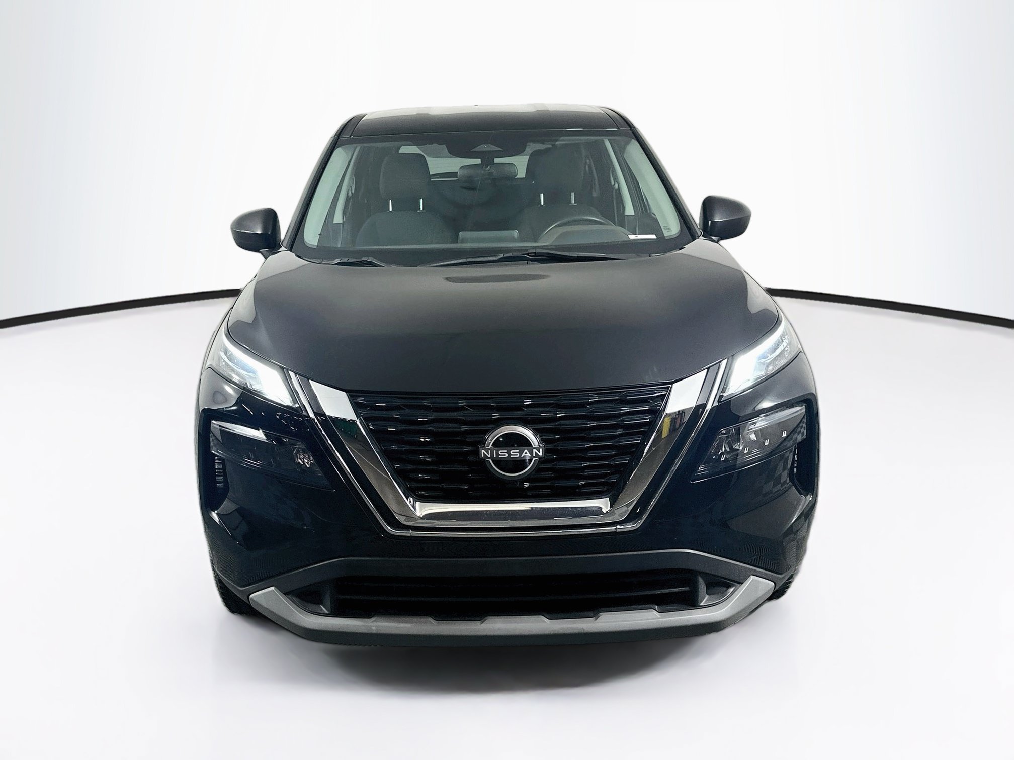 Used 2023 Nissan Rogue S FWD image 2