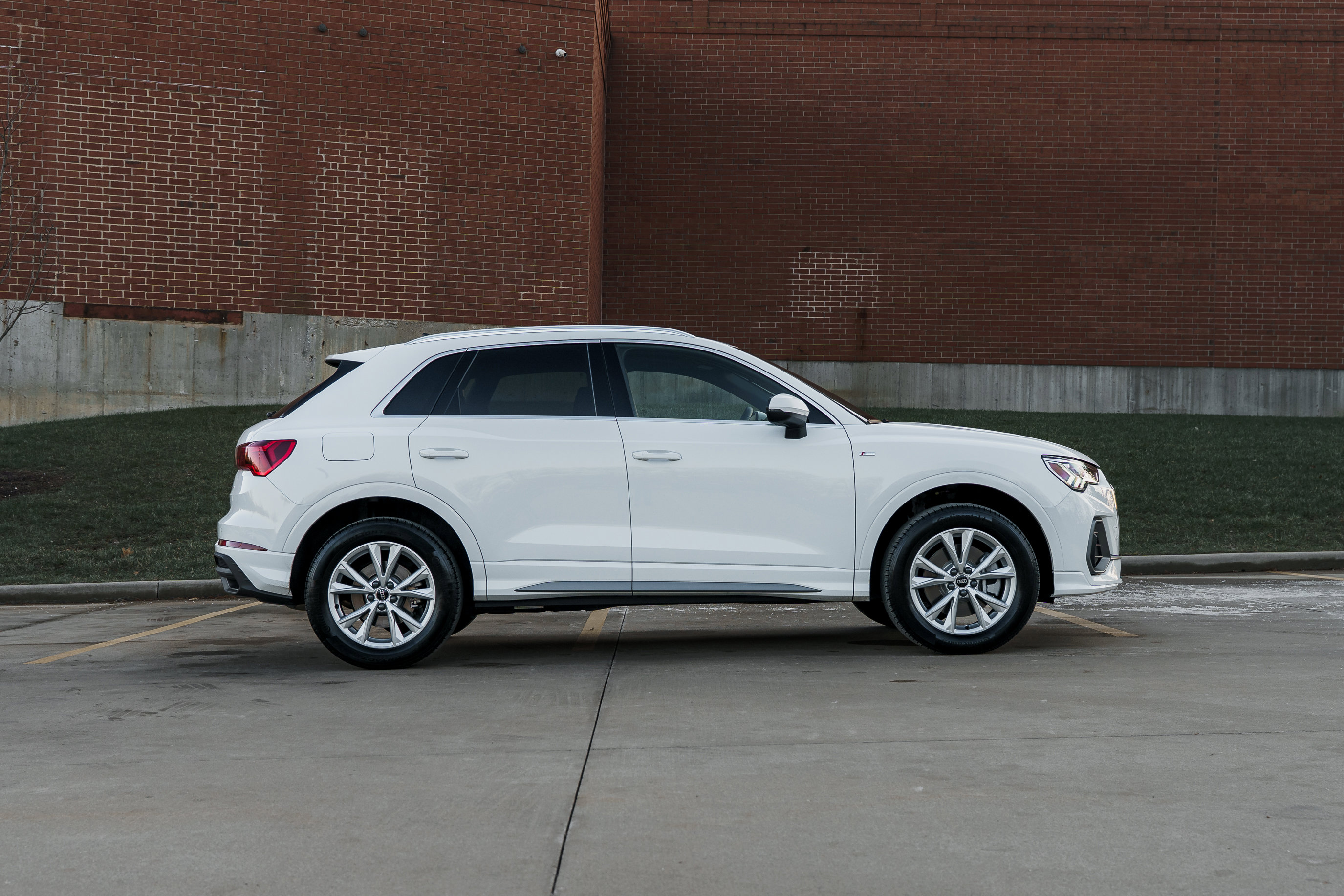 Certified 2025 Audi Q3 2.0T Premium w/ Convenience Package image 3