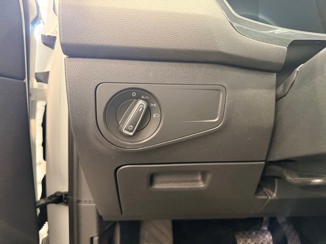 Used 2024 Volkswagen Tiguan SE image 19