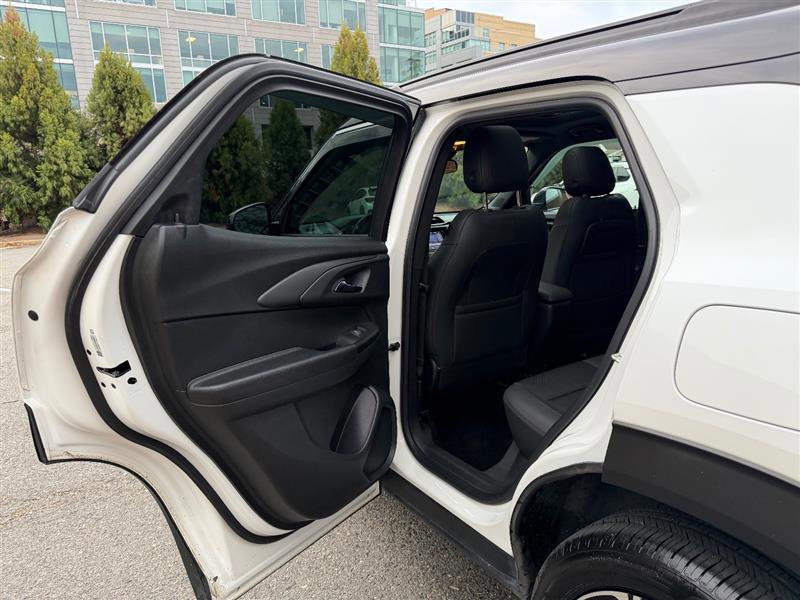Used 2021 Chevrolet TrailBlazer RS w/ Sun and Liftgate Package image 19