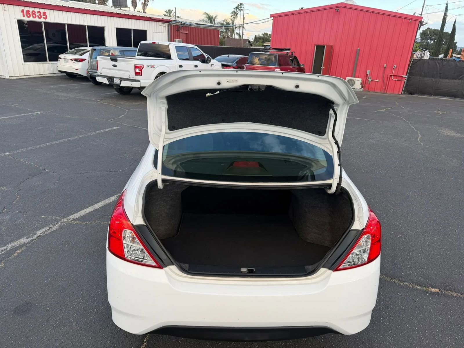 Used 2016 Nissan Versa S FWD image 7