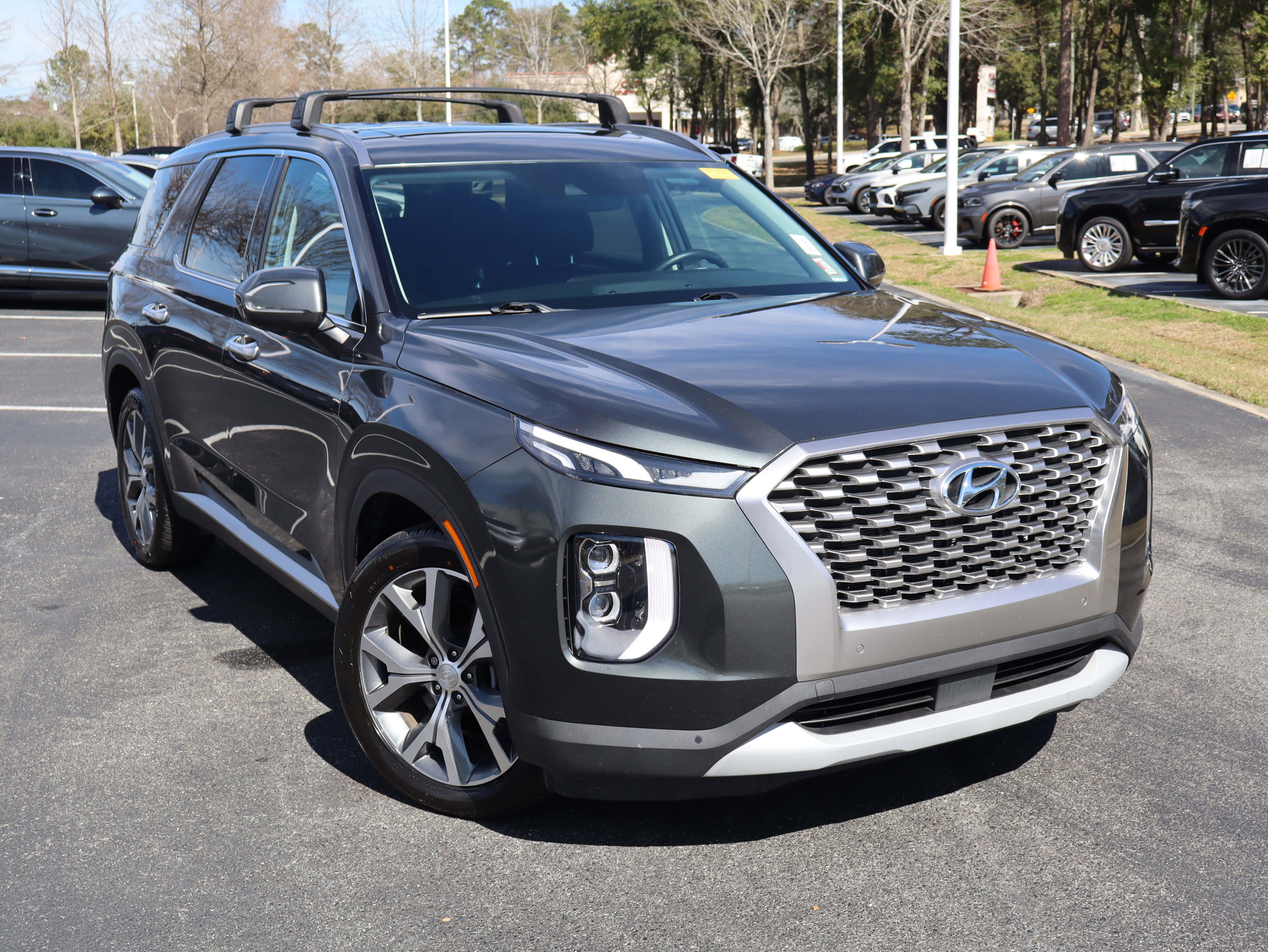 Used 2022 Hyundai Palisade SEL w/ Premium Package FWD image 2