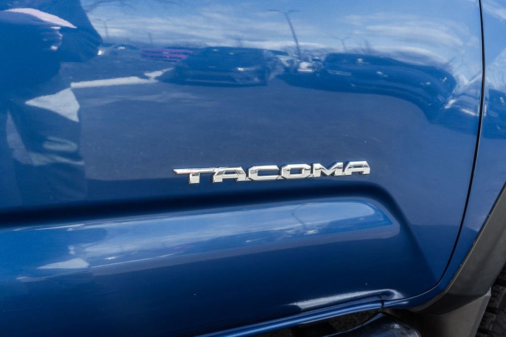 Used 2018 Toyota Tacoma TRD Off-Road image 4