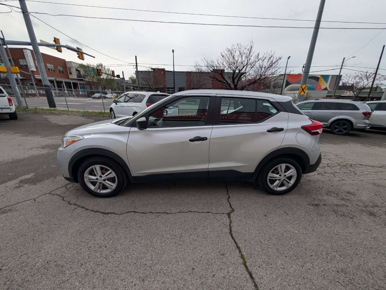 Used 2020 Nissan Kicks S FWD image 9