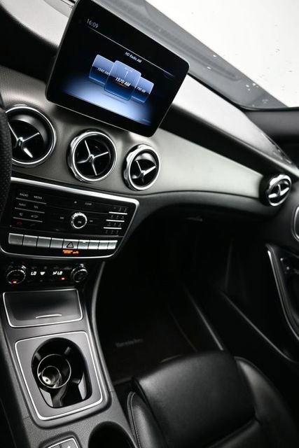 Used 2020 Mercedes-Benz GLA 250 4MATIC w/ Premium Package image 22