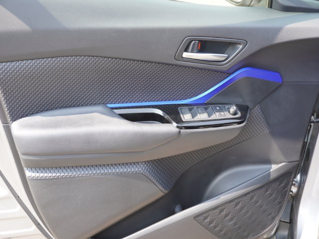 Used 2020 Toyota C-HR XLE FWD image 17
