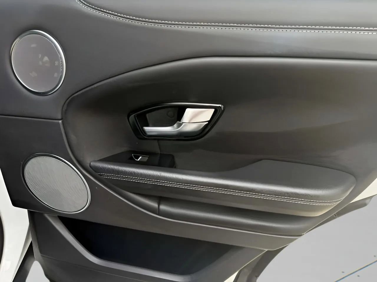 Used 2019 Land Rover Range Rover Evoque image 23