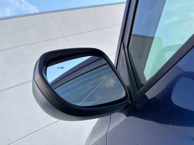 Used 2024 Chevrolet Trax LT w/ Sunroof Package FWD image 3