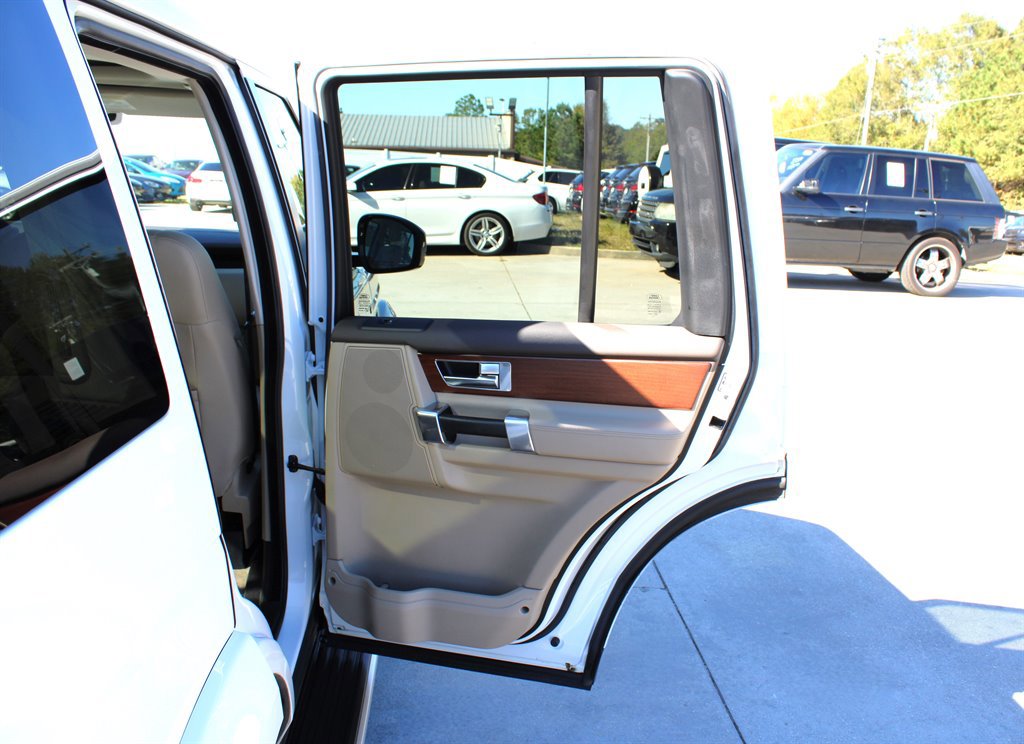 Used 2016 Land Rover LR4 HSE image 38