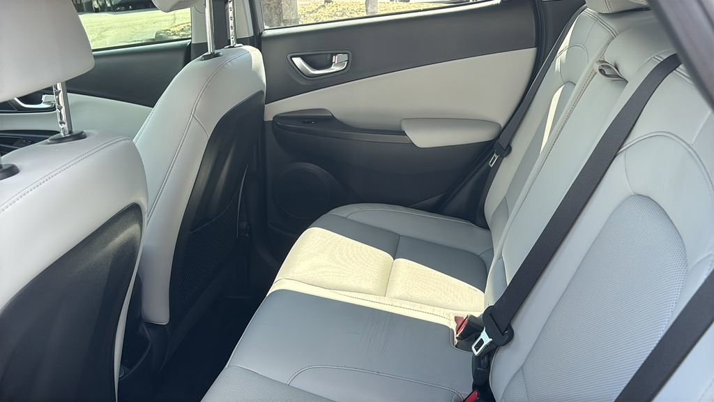 Used 2023 Hyundai Kona Limited AWD/4WD image 30