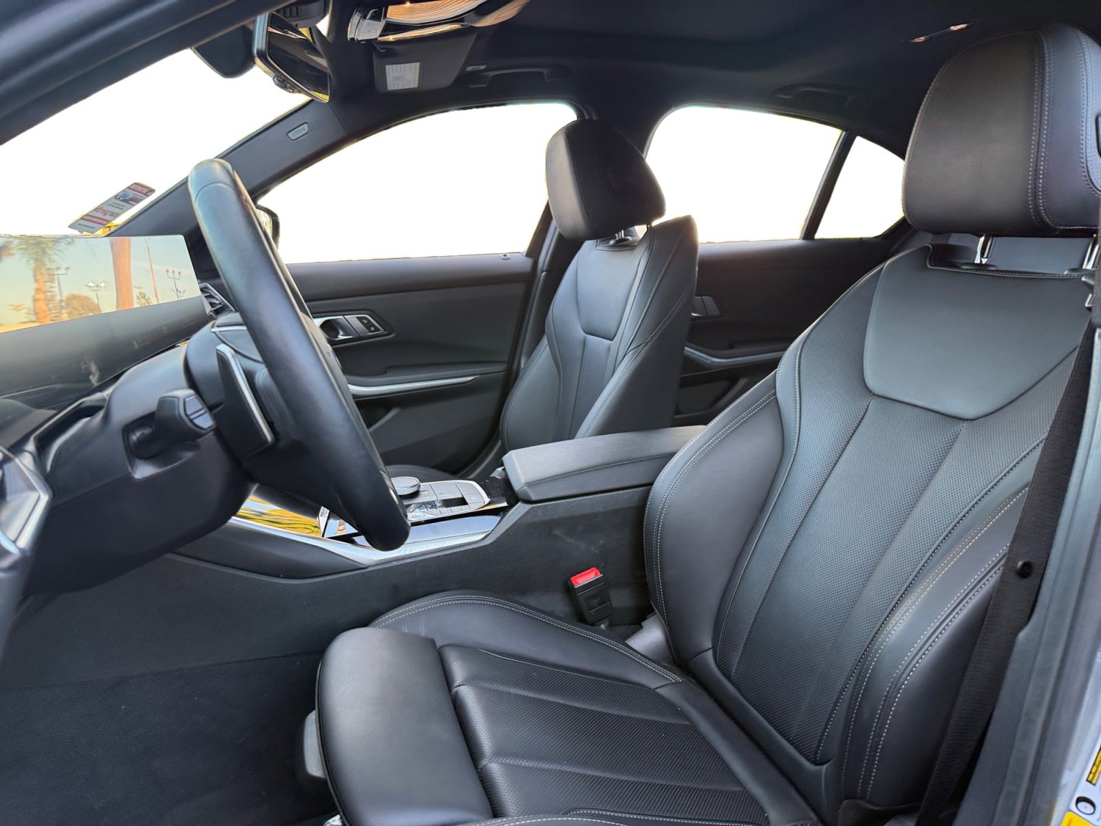 Used 2023 BMW 330i Sedan w/ Premium Package image 9