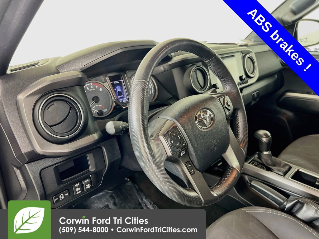 Used 2017 Toyota Tacoma SR5 AWD/4WD image 3