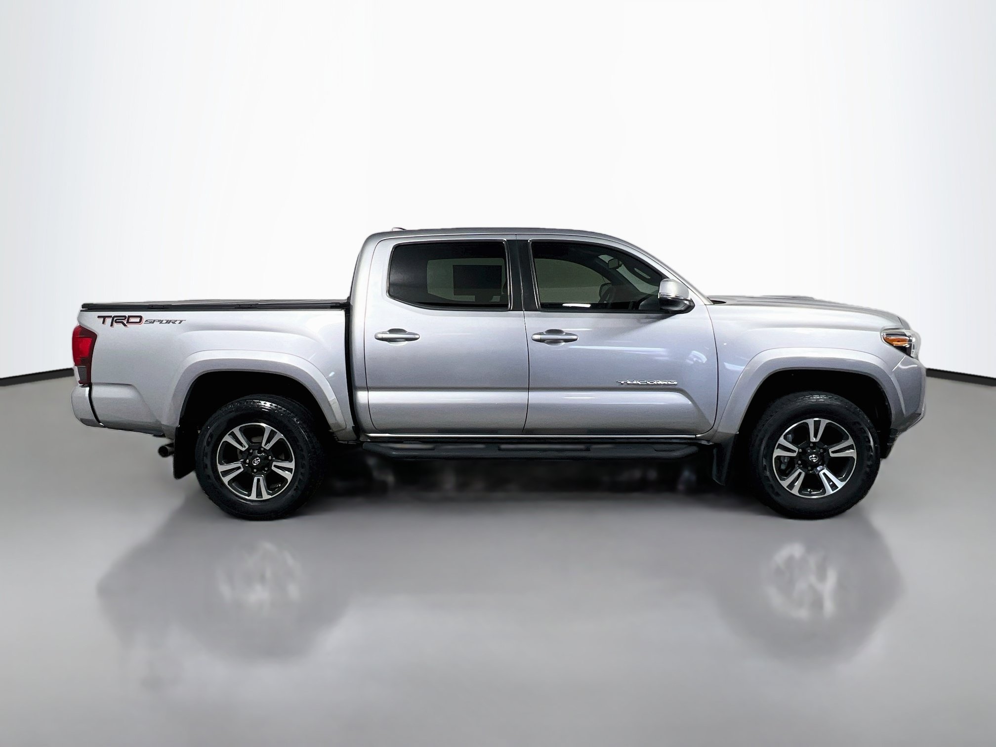 Used 2019 Toyota Tacoma TRD Sport RWD image 3