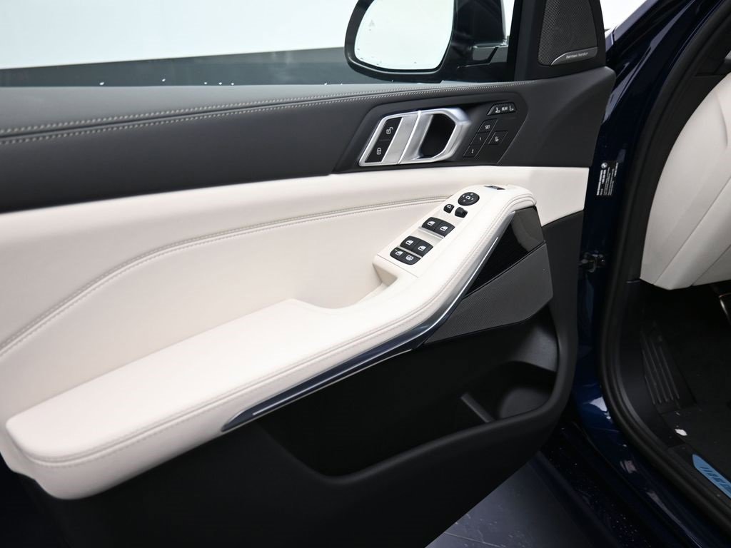 New 2026 BMW X7 xDrive40i w/ M Sport Package image 27