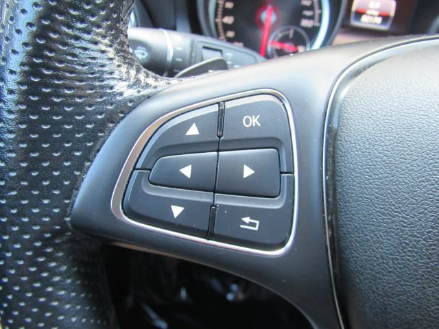 Used 2020 Mercedes-Benz GLA 250 w/ Premium Package image 38